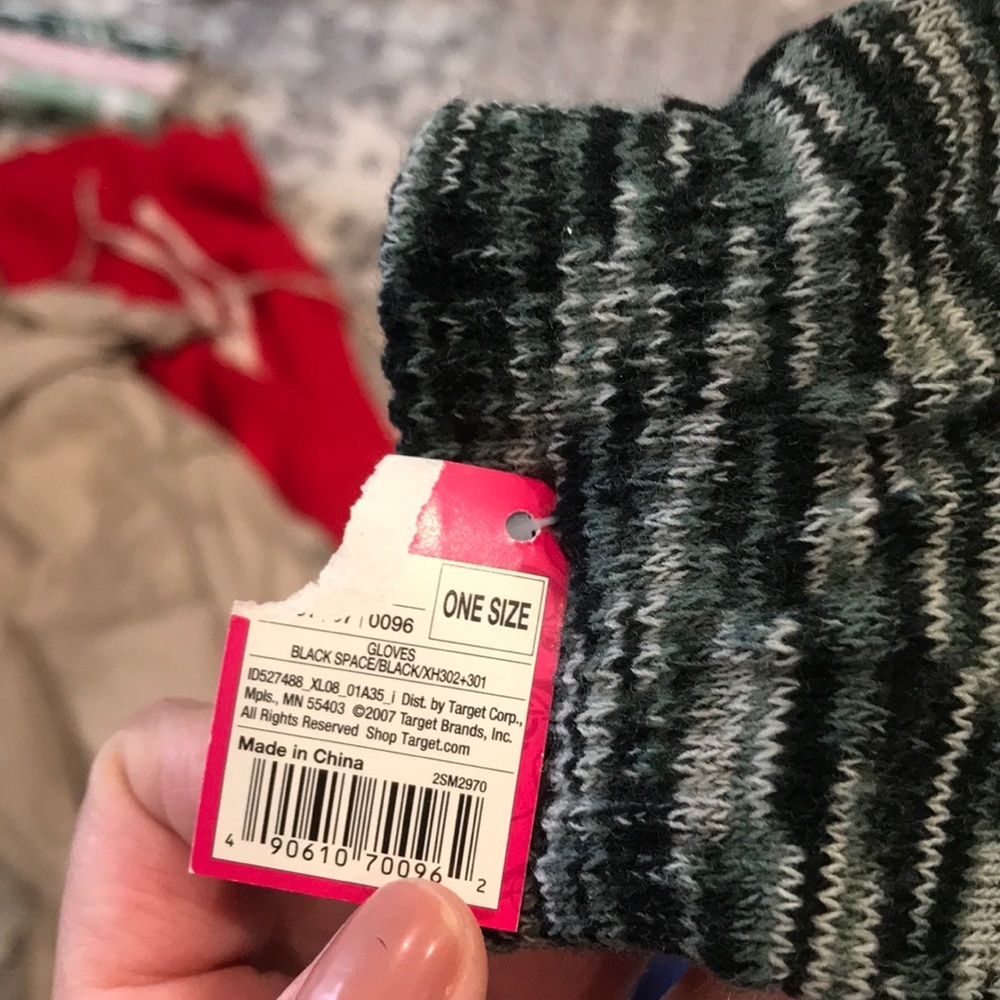 Gloves. - Picture 2 of 2